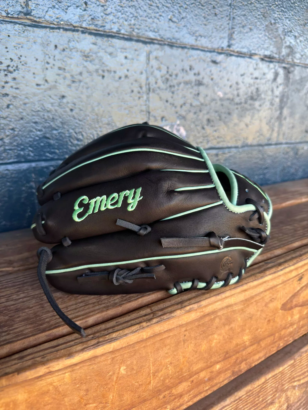 Emery Summit Pro ELS19 Pitcher’s Glove – Black / Mint