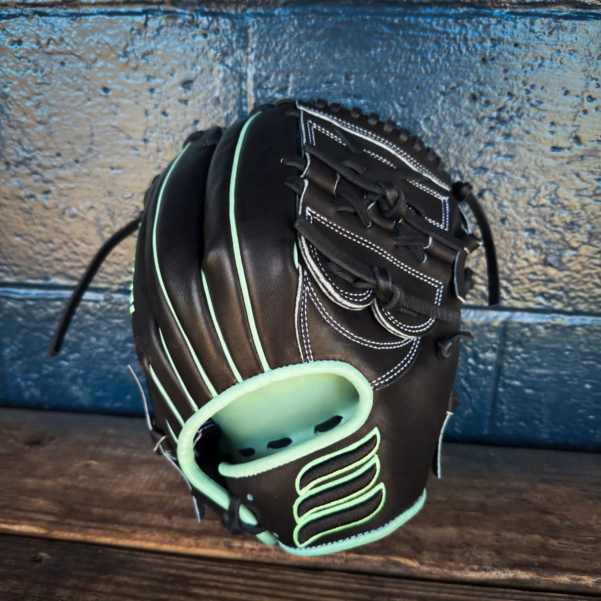 Emery Summit Pro ELS19 Pitcher’s Glove – Black / Mint