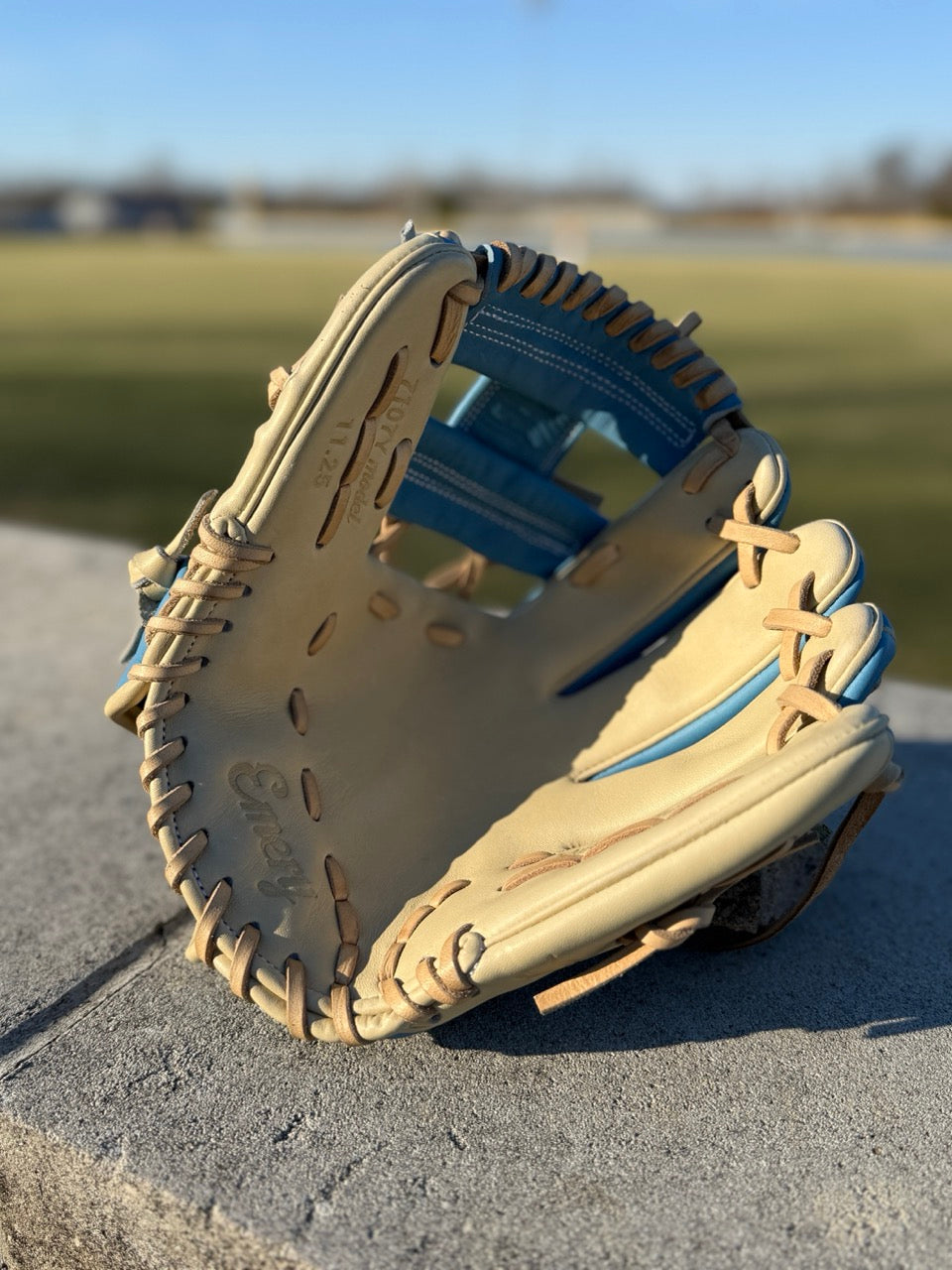 Emery 7107Y Youth Glove - Blonde / Light Blue